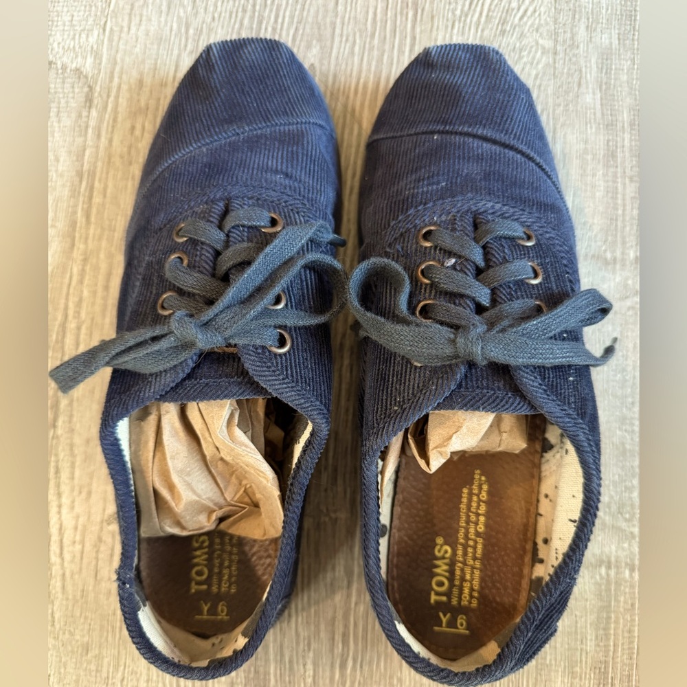 🟦Toms Corduroy Cordones shoe. Youth size 6.